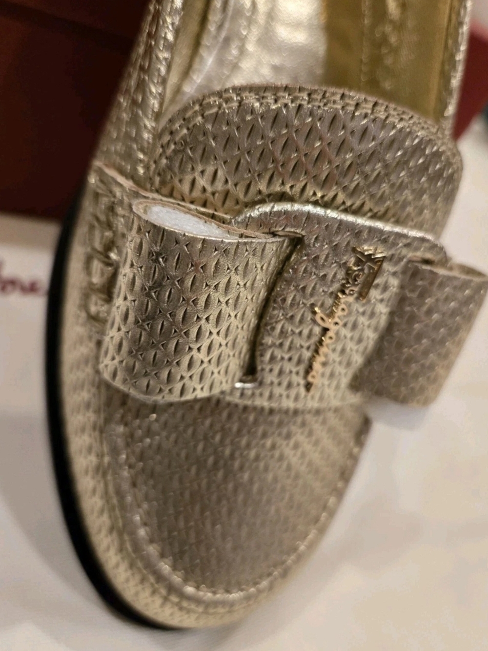 Salvatore Ferragamo Metallic Gold Bow Loafer - Picture 4 of 12